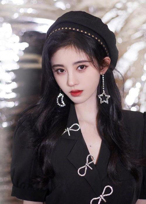 娱乐吃瓜姐鞠婧祎,娱乐圈的吃瓜女王，揭秘明星幕后故事”